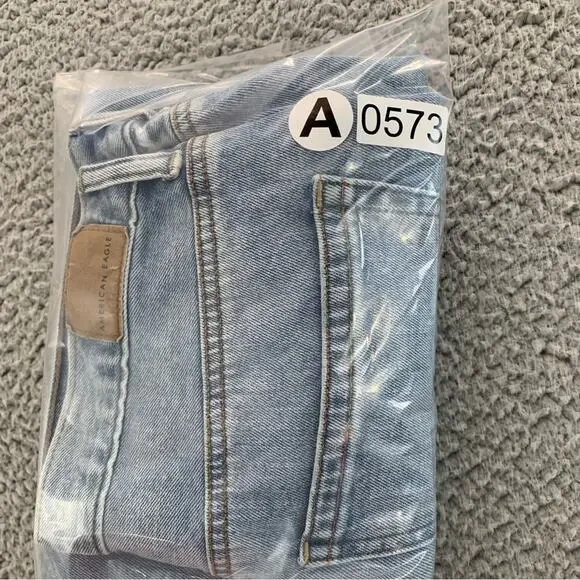 American Eagle Women's Ripped Mom Jean Distressed Jeans - Size: 6 (Short) - Picture 15 of 15